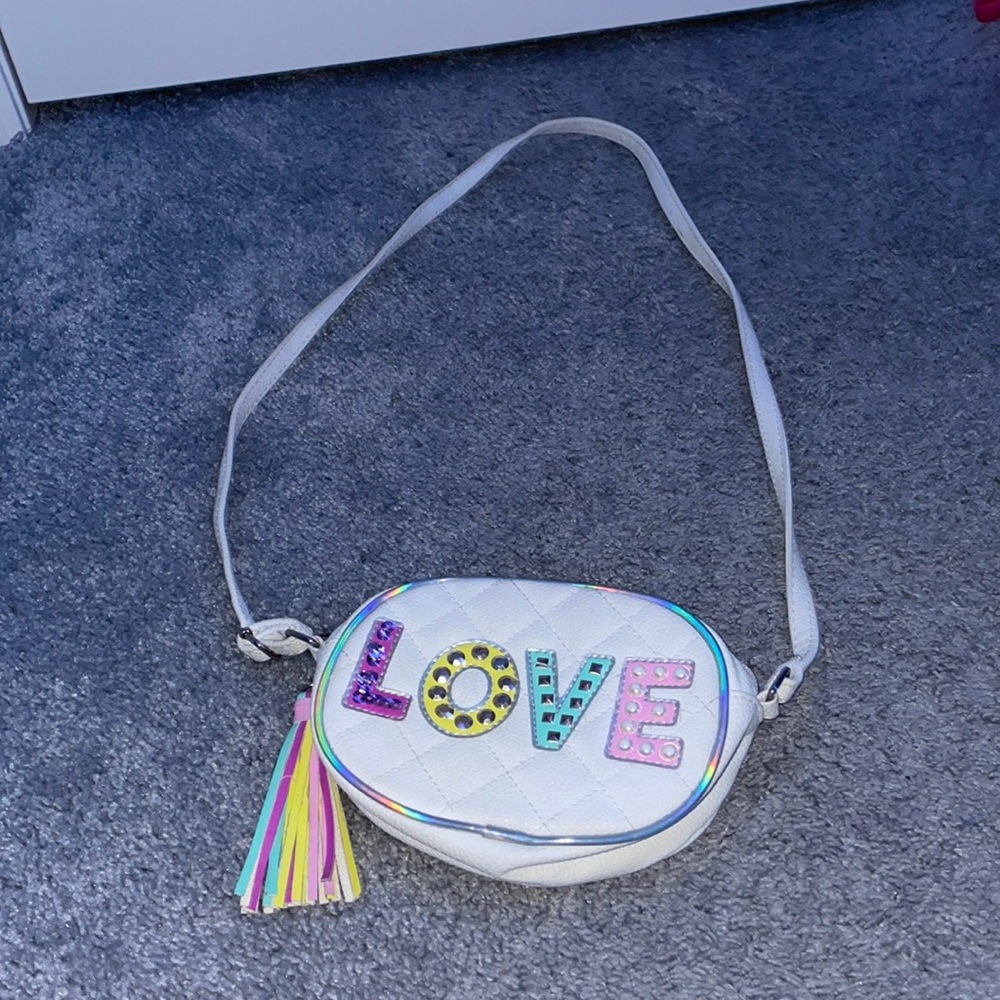 Am selling a purse that’s for little kids